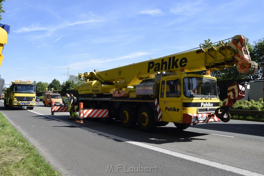 LKW in Boeschung A 3 Rich Frankfurt Hoehe Roesrath Lohmar P026.JPG - Miklos Laubert